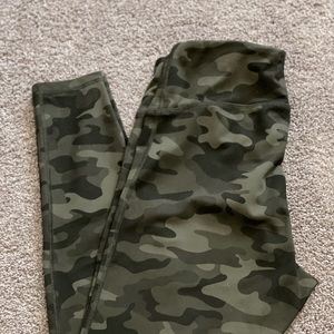 Danskin camo leggings